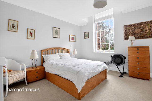 17, Harvey Court, Sandy Mead, Epsom photo 3