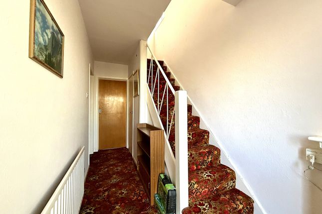 8, Worcester Avenue, Preston photo 2