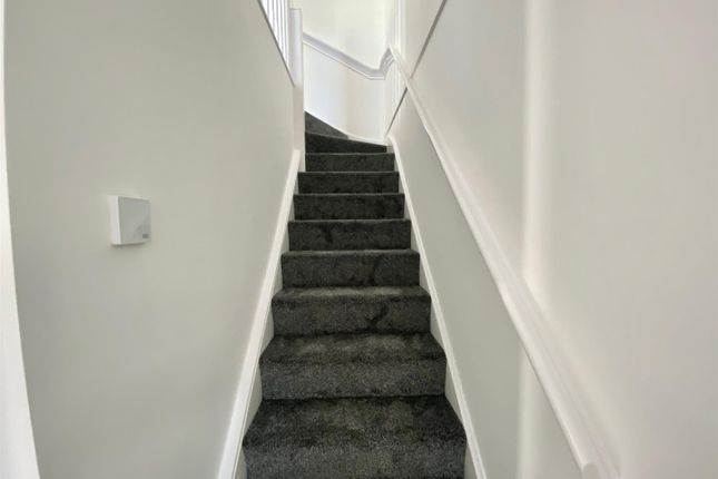 33, Chelmsford Drive, Coventry photo 5