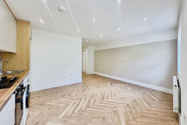 Flat 6, 419, London Road, Camberley photo 3