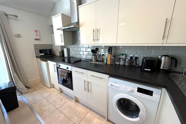 Flat 4, 10, The Grove, Swansea photo 3