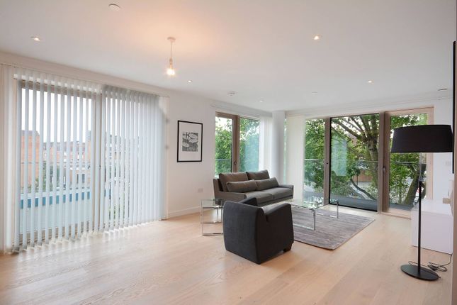Thumbnail Flat to rent in Rodney Road, Elephant And Castle, London