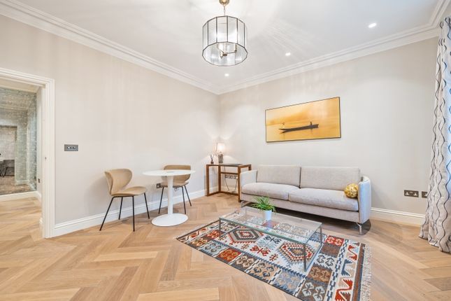 Flat to rent in Cleveland Square, London