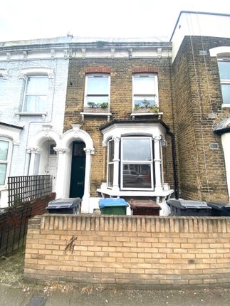 Flat to rent in High Road Leytonstone, London