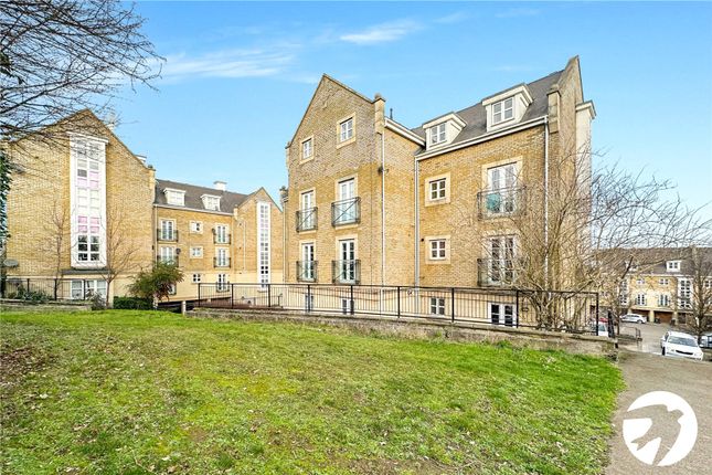 Flat for sale in Sandpiper Close, Greenhithe, Kent