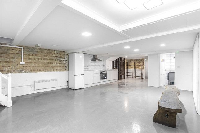 Basement and Ground Floor Flat, 408, Hackney Road, London photo 3