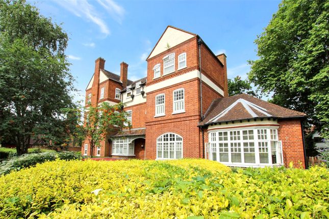 Flat for sale in Acacia Way, The Hollies, Sidcup, Kent