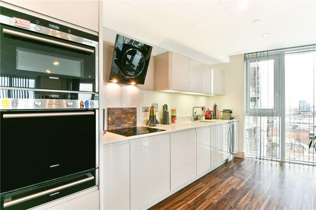 Flat to rent in Altitude Point, Alie Street, Aldgate, London
