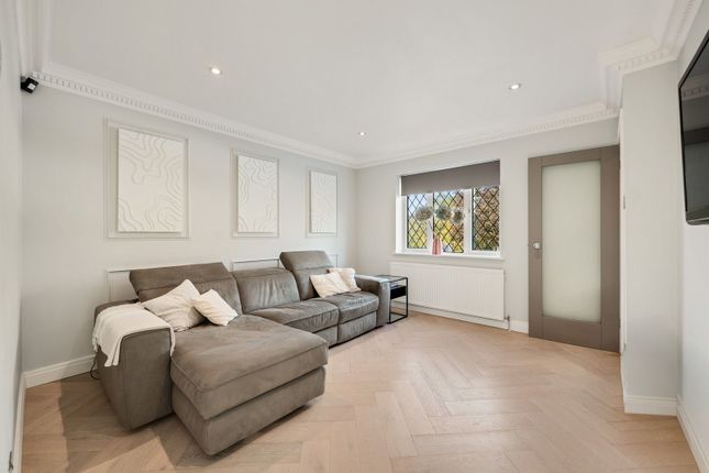 Laburnum Avenue, Dartford photo 2