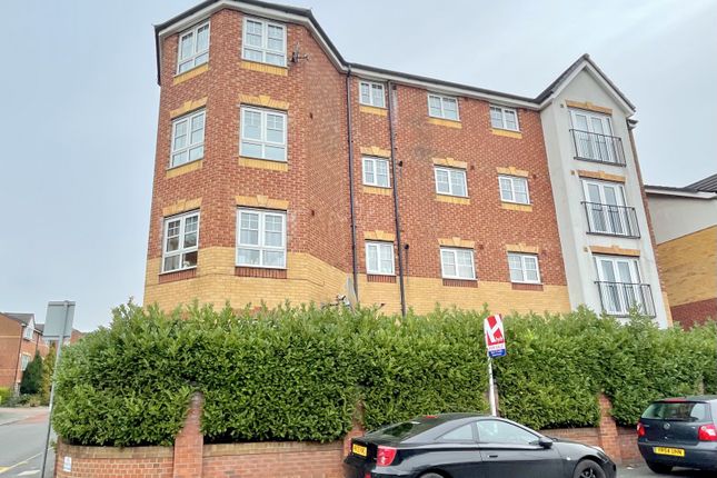 Flat to rent in Martingale Court, Manchester