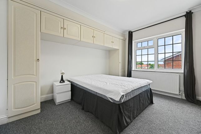 Room, 4, 43 Mansell Road, Greenford photo 2
