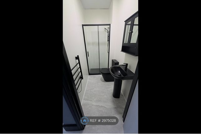 Flat, Colwyn Road, Northampton photo 3