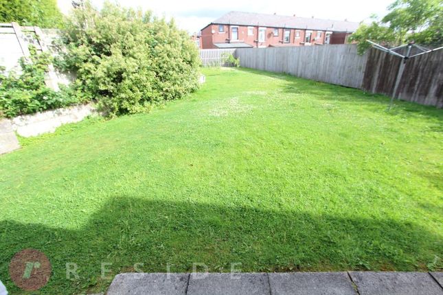 202 The Oaklands, Fairway, Rochdale photo 4