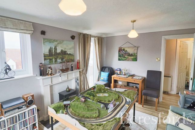 62, Melba Court, Chelmsford photo 3