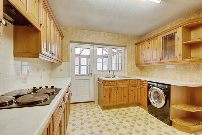 210, Rushbottom Lane, Benfleet photo 3