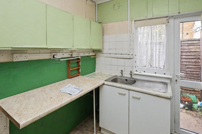 179 Gainsborough Avenue, Manor Park photo 4