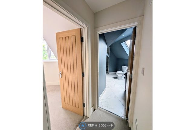 Flat  Aintree House, Bonehurst Road, Horley photo 5