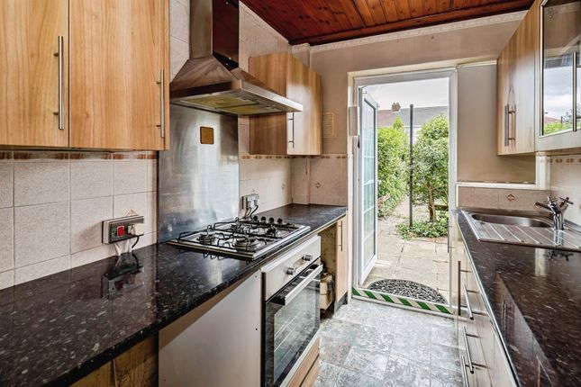 47, Broadmark Road, Slough photo 3