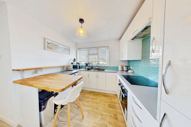 6, St Georges Close, Cheltenham photo 3