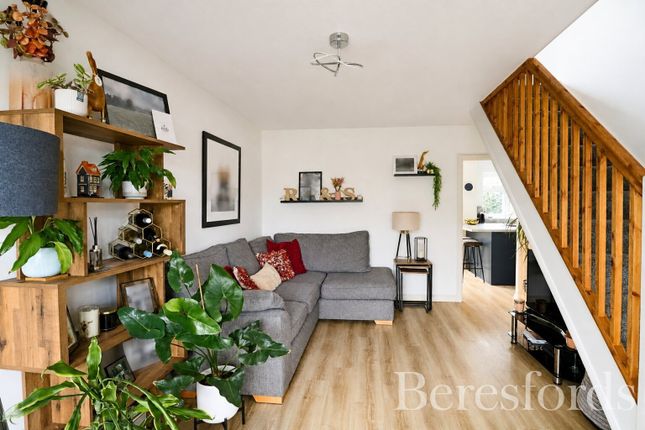 17, Leach Close, Essex photo 2