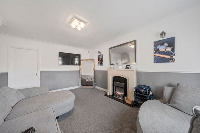 6 Shortland Place, Wigan photo 4