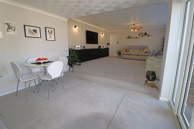 628, Lower Rainham Road, Rainham photo 4