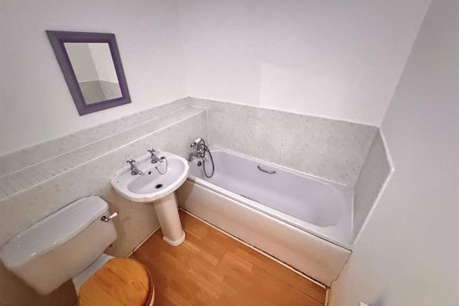 8 Regency Court Grove Lane, Altrincham photo 4
