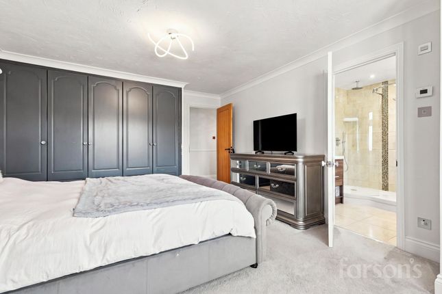 6 Warwick Place, Brentwood photo 4