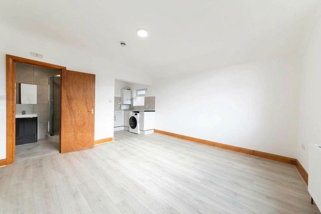 279 Willesden Lane, London photo 4