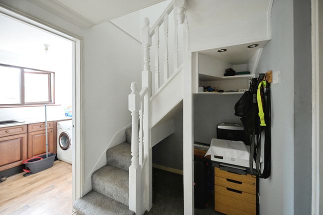 6, Leathart Close, Hornchurch photo 4