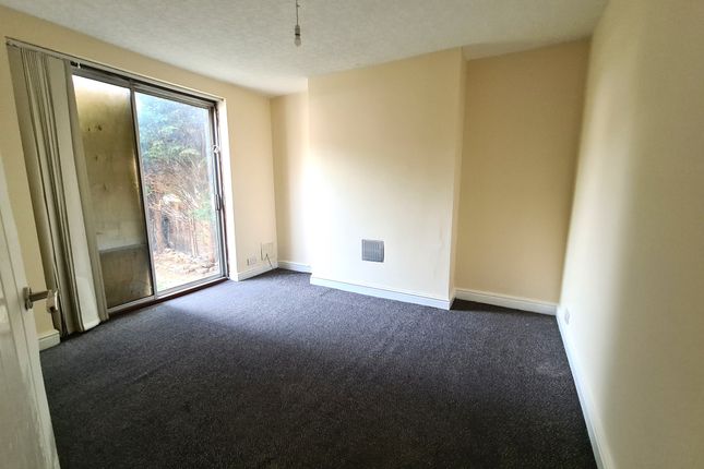19, Kenpas Highway, Coventry photo 4