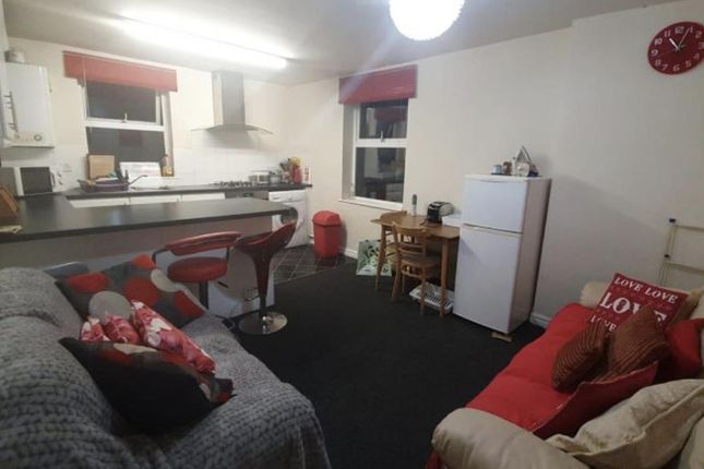 Room 2, Windsor Apartment, Alpine House, 84-90 Infirmary Road, Sheffield photo 4