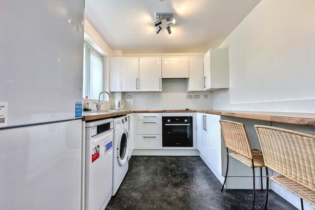 13, Cleves Court, Firs Avenue, Windsor photo 3