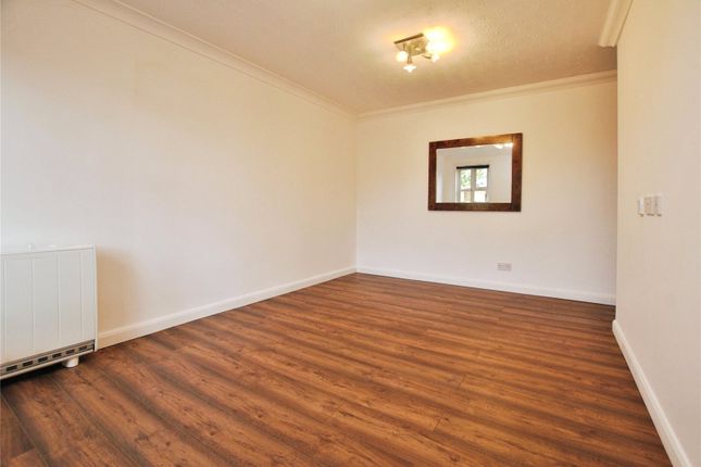 15, Spencer Court, Chelmsford photo 2