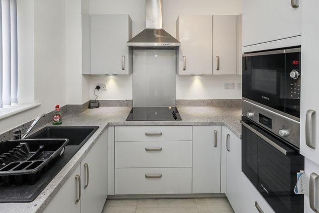 28, Sewardstone Road, Waltham Abbey photo 3