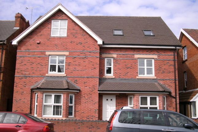 Thumbnail Flat to rent in Mount Pleasant, Southcrest, Redditch
