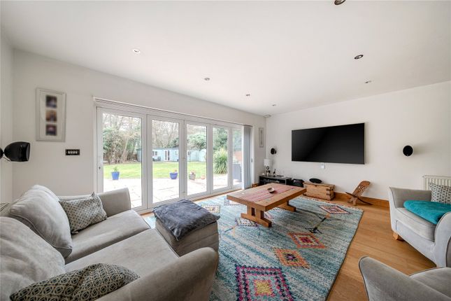 19, Paxton Gardens, Woodham photo 2