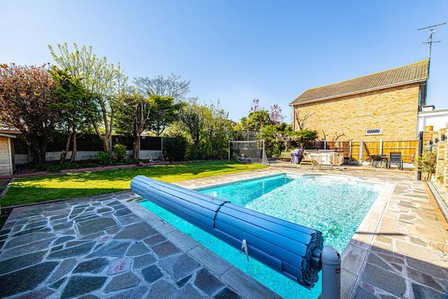 27, Kenilworth Gardens, Westcliff-on-sea photo 4