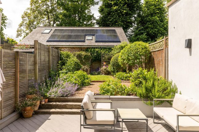 8, Oakhill Road, Reigate photo 3