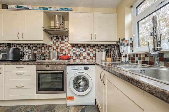 Flat 4,, Horse Chestnut Court, London photo 4