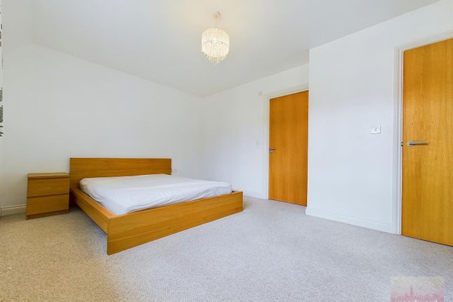 Flat to rent in Sycamore Lodge, Cottage Close, Harrow On The Hill