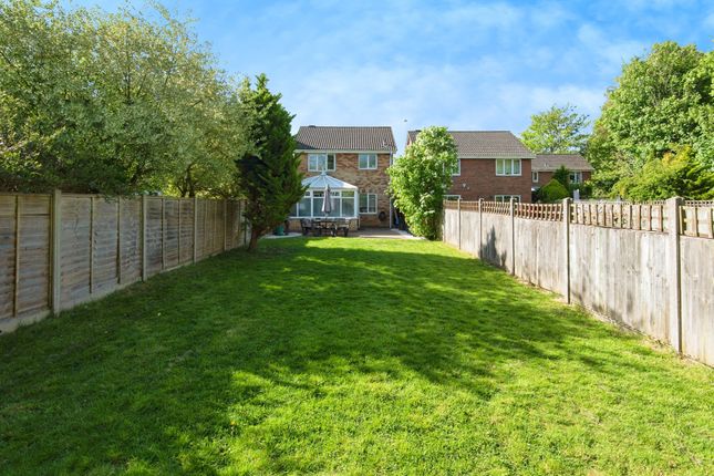29, St Davids Close, Stevenage photo 4