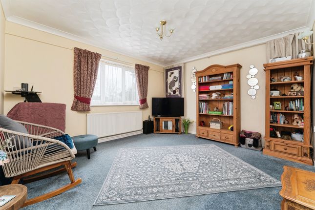 33, Meadow Way, March photo 2