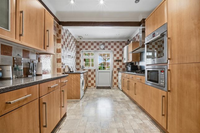 7, Firs Drive, Hounslow photo 2