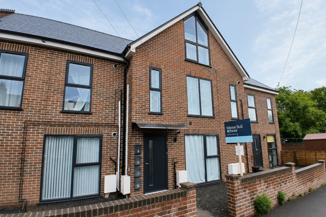 1-bed flat on Flat 4, Newport, £950/mo