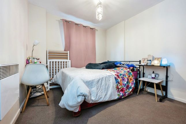 Flat for sale in Palgrave Road, Bedford