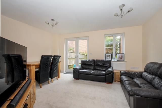 23, Bullfinch Rise, Bracknell photo 3
