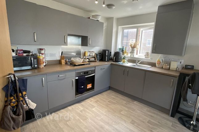 Flat, Pictor Drive, Margate photo 4