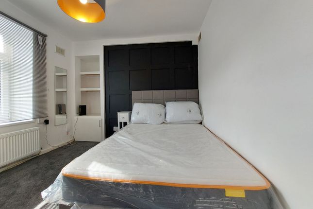 ROOM 3, Fothergill Street, Pontypridd photo 5