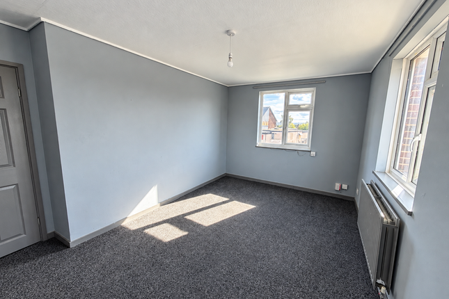 Flat 5, 17 Highfield Place, Pontefract photo 5